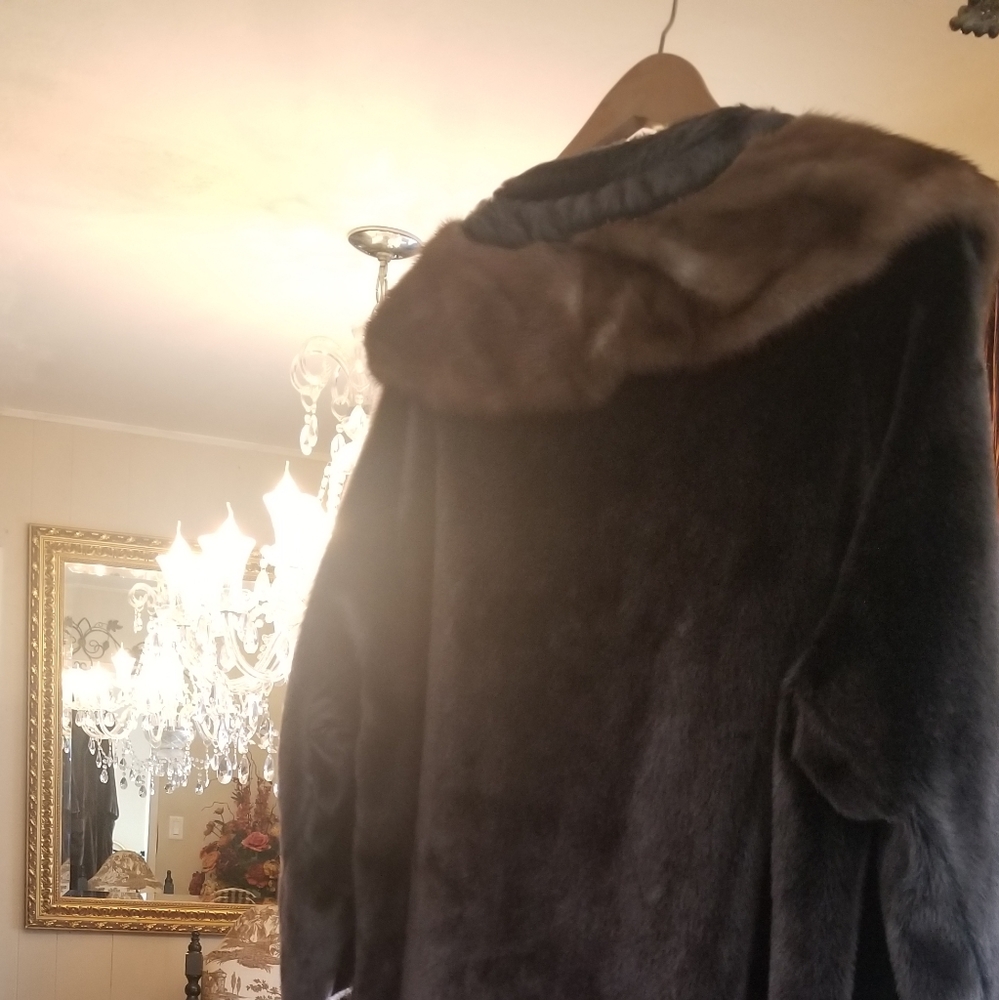 Coat - Picture 3 of 4